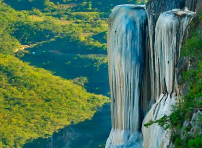 Hierve el Agua y el Pueblo Zapoteca