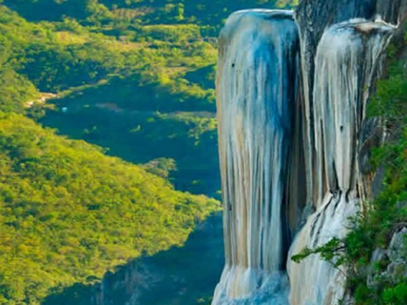 Hierve el Agua y el Pueblo Zapoteca