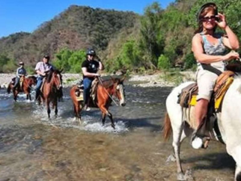 Paseo a Caballo y Aguas Termales