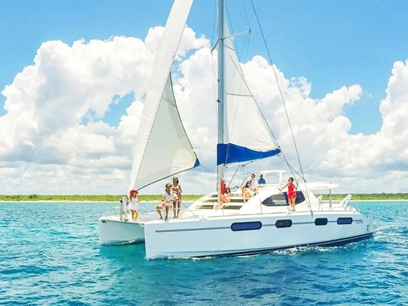 Catamarán por Riviera Maya en Privado