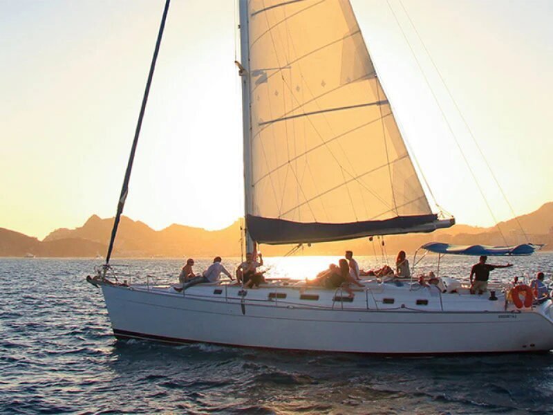 Velero de Lujo al Atardecer en Privado Hasta 16 Pax