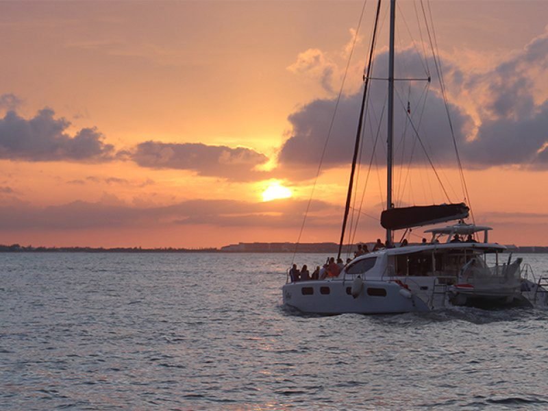 Velero Por la Riviera Maya al Atardecer