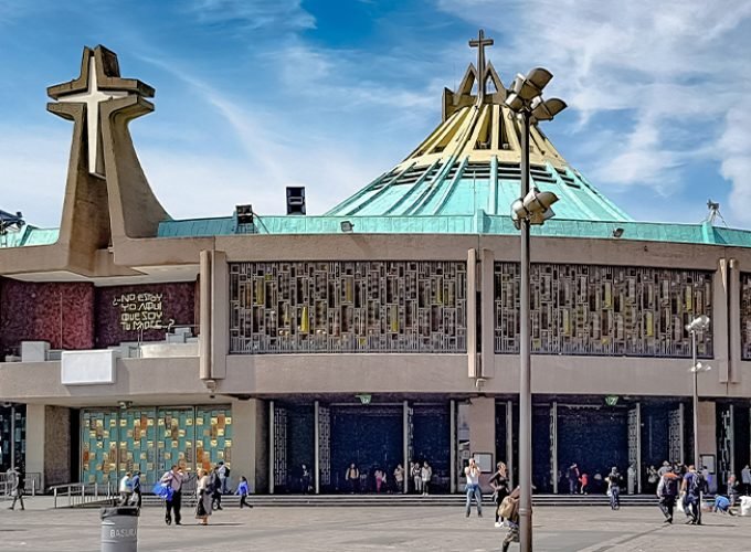 Basílica y Pirámides de Teotihuacan sin Comida