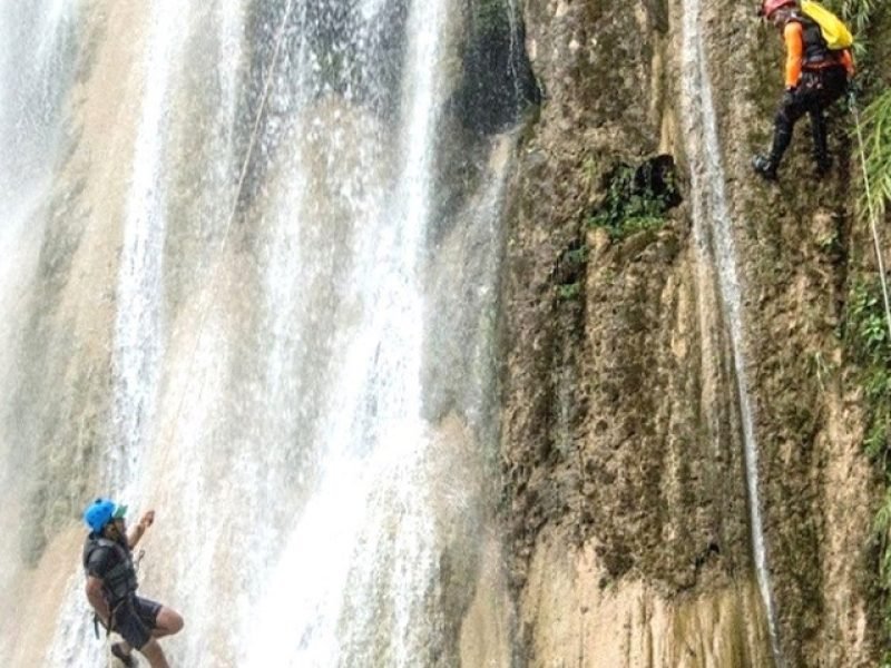 Rapel 45 metros en la cascada Misol-Ha.