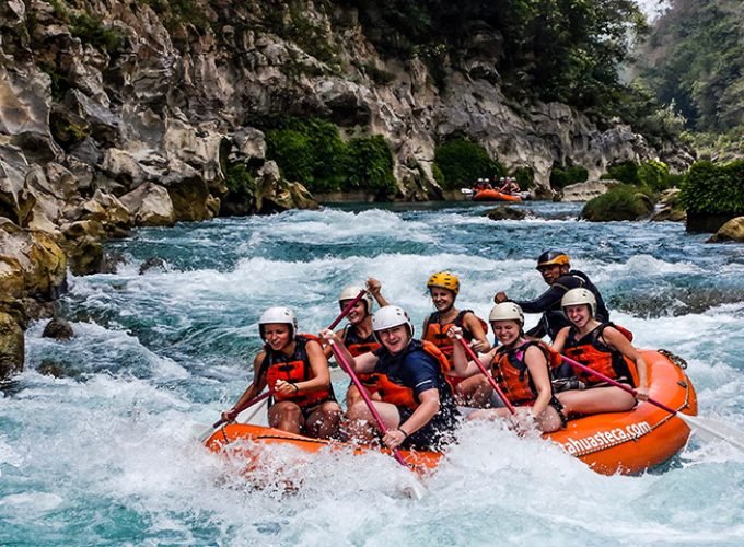 Rafting en el Rio Tampaon