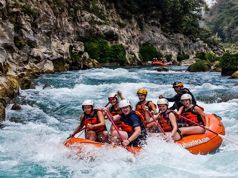 Rafting en el Rio Tampaon