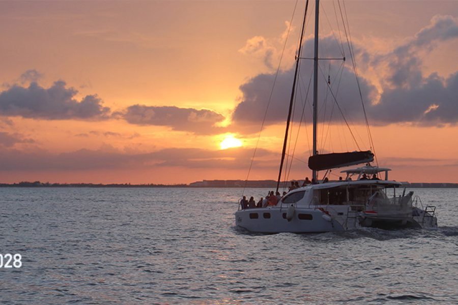 Velero Por la Riviera Maya al Atardecer