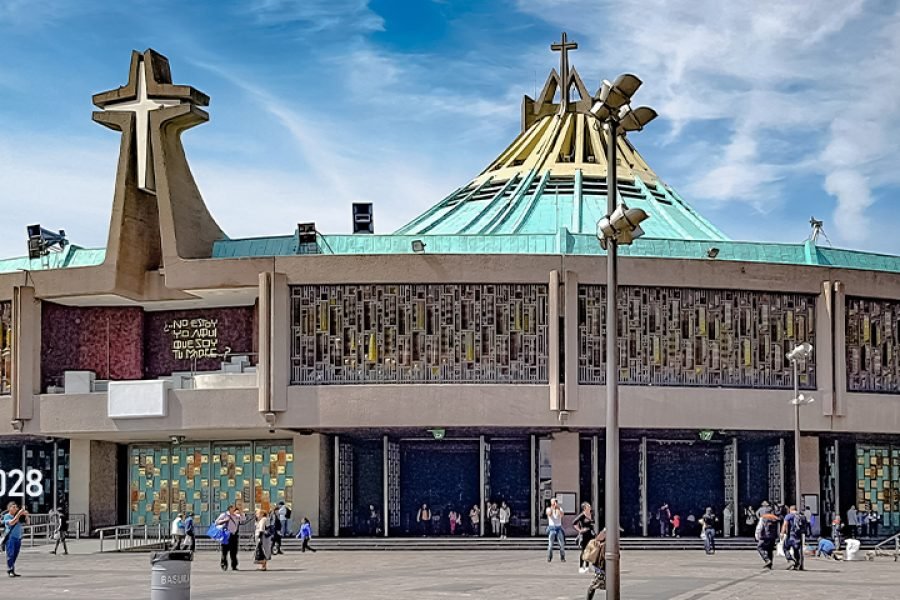 Basílica y Pirámides de Teotihuacan sin Comida