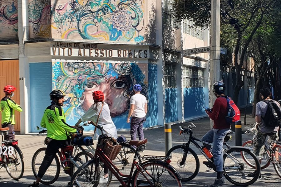 Recorrido en Bicicleta Sobre el Grafiti y Arte Urbano