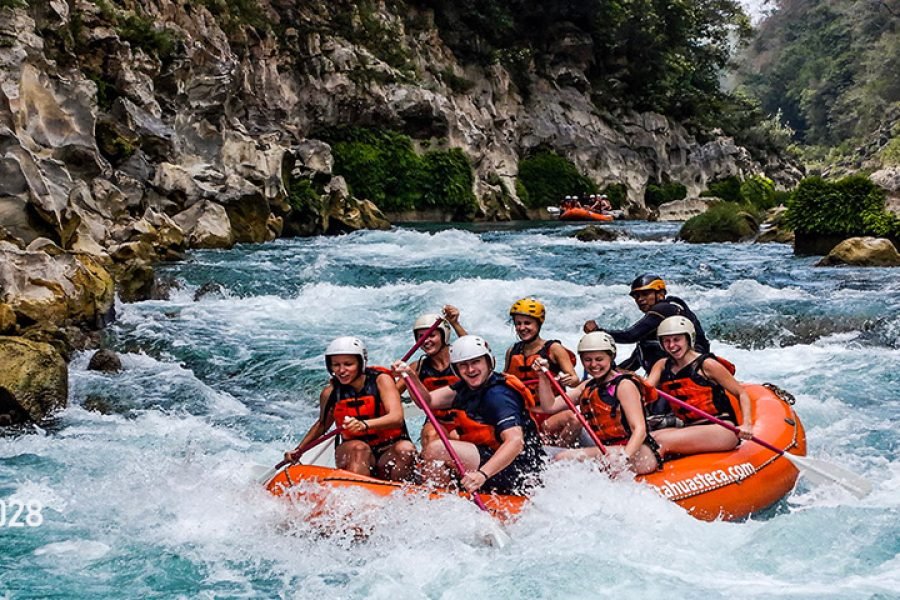 Rafting en el Rio Tampaon